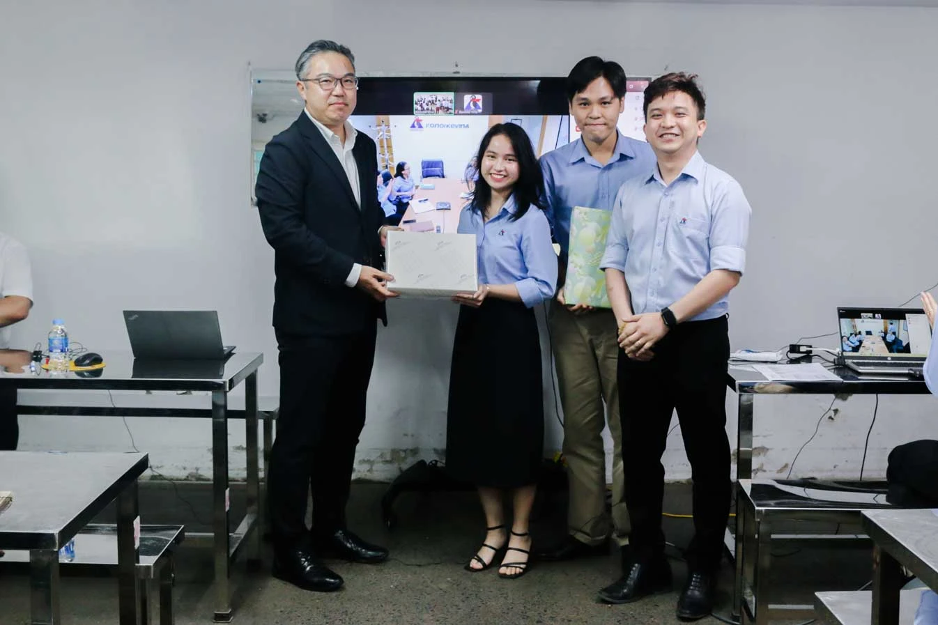 buoi thuyet trinh ve ung dung ai trong quan ly cong viec cua konoike transport