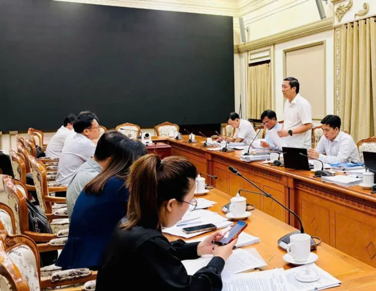 tp ho chi minh xem xet mien ve xe buyt dien rong de xuat mien phi ha tang cang bien